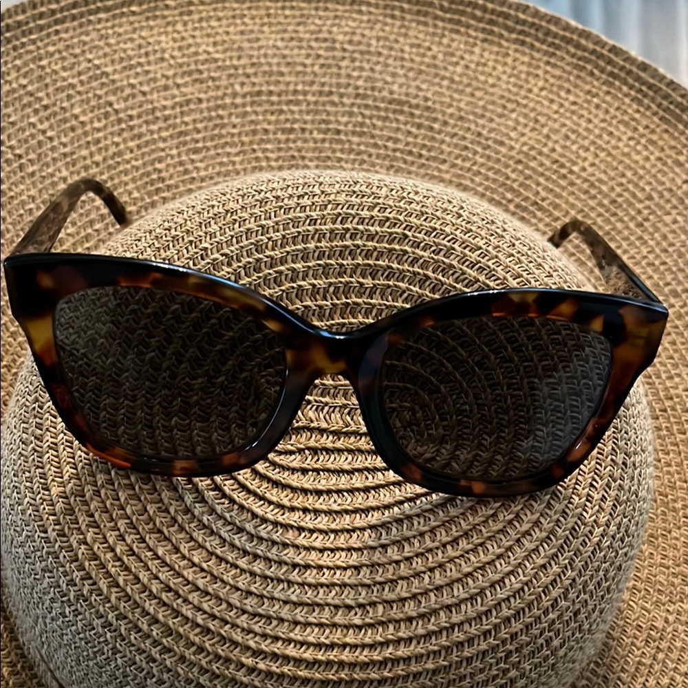 Warby Parker Ada 247 Oversized Sunglasses - Picture 4 of 4